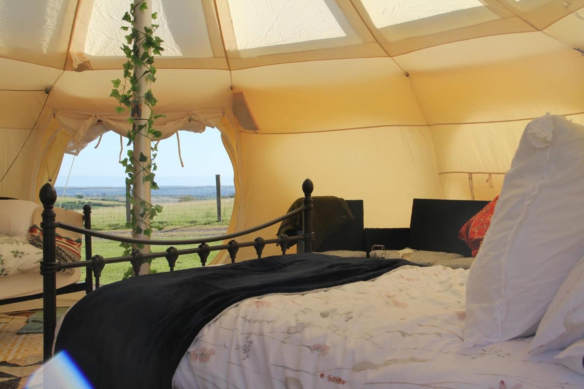 Tal-Y-Fan Farm 6M Stargazer Tent Bridgend  Esterno foto